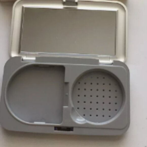 Mary Kay Foundation 869100  Empty Compact silver tone brushed - Picture 1 of 1